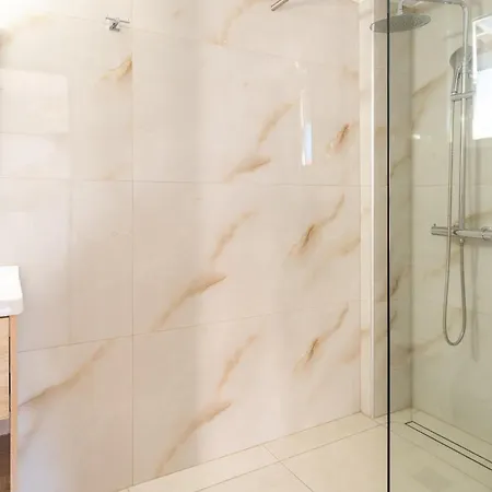 C'est La Vie And Apart-hotel Laganas