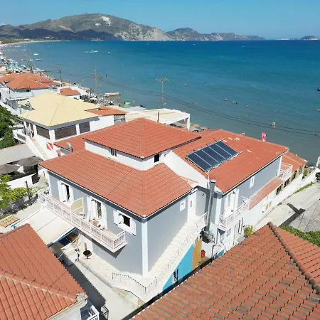 C'est La Vie And 3* לגאנאס