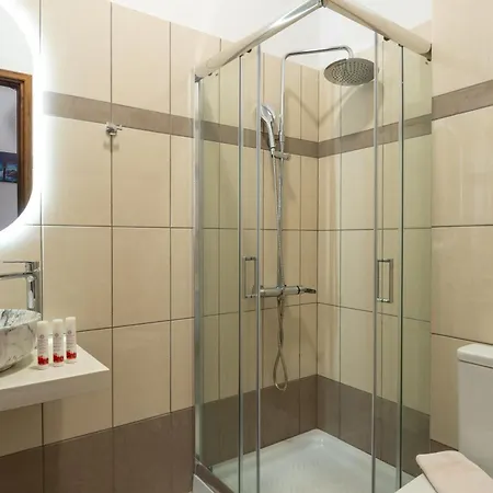 C'est La Vie And Apart Otel 3*