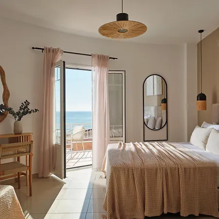 C'est La Vie - Beachfront Aparthotel 3*
