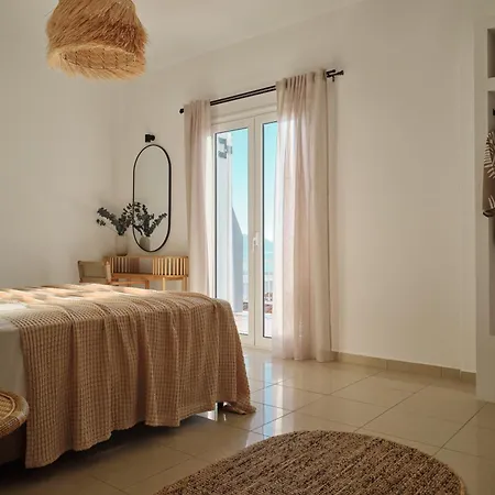 C'est La Vie - Beachfront Apartahotel 3*