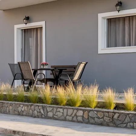 C'est La Vie Rooms&suites Laganas