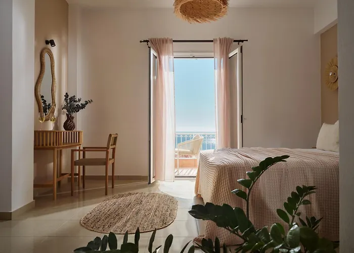 C'est La Vie - Beachfront 3*