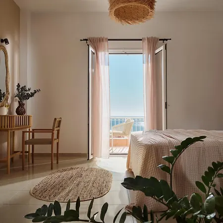 C'est La Vie - Beachfront 3*